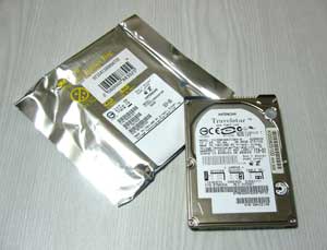 購入したハードディスクと SSD の予備パーツ