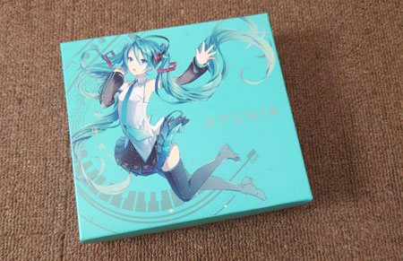 ゲオで買い取ってもらった Xperia feat. HATSUNE MIKU SO-04E の外観
