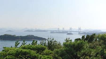 鷲羽山展望台から見た瀬戸大橋と香川県